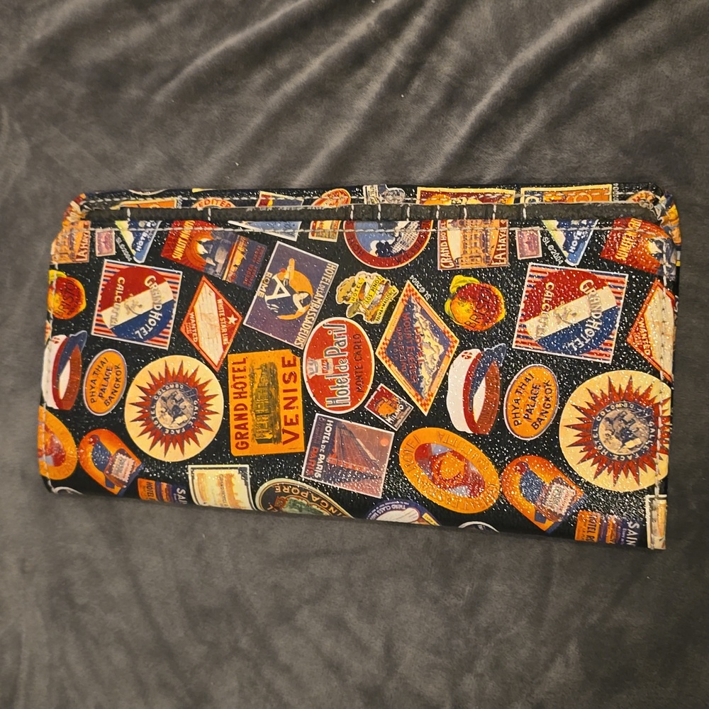 Sydney Love - World Hotel Wallet